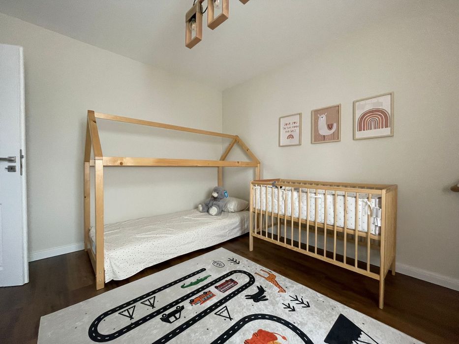 Vand pat Montessori tip casuta din lemn masiv