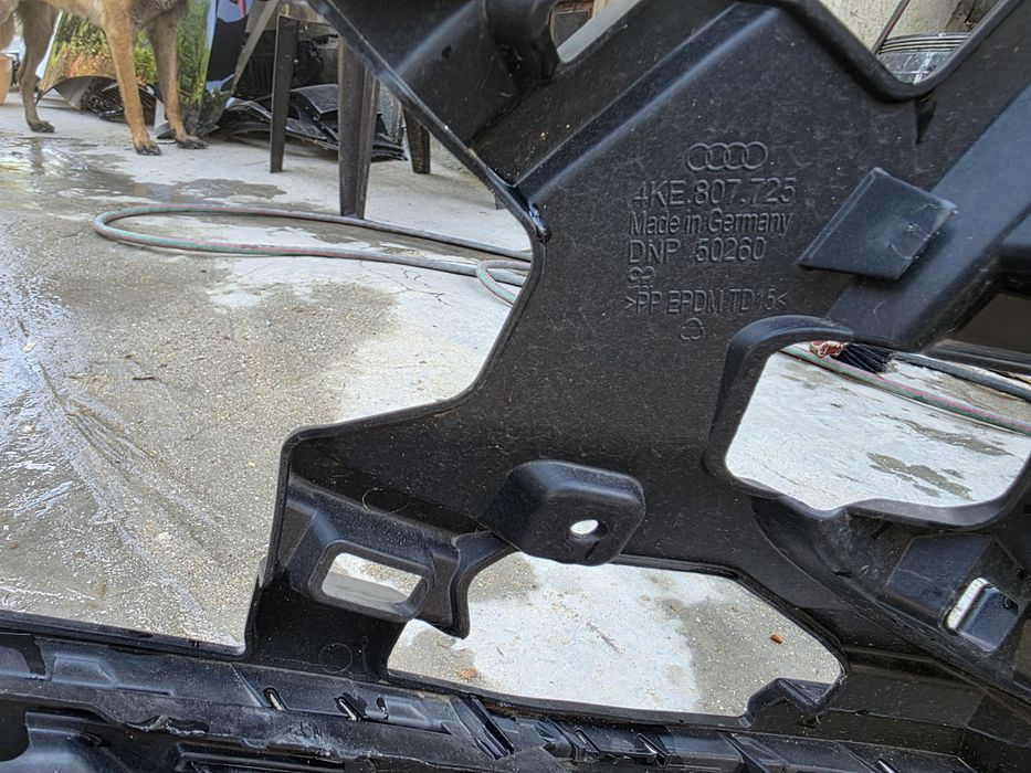 Audi Q8 E-Tron S-Line 2023 предна броня