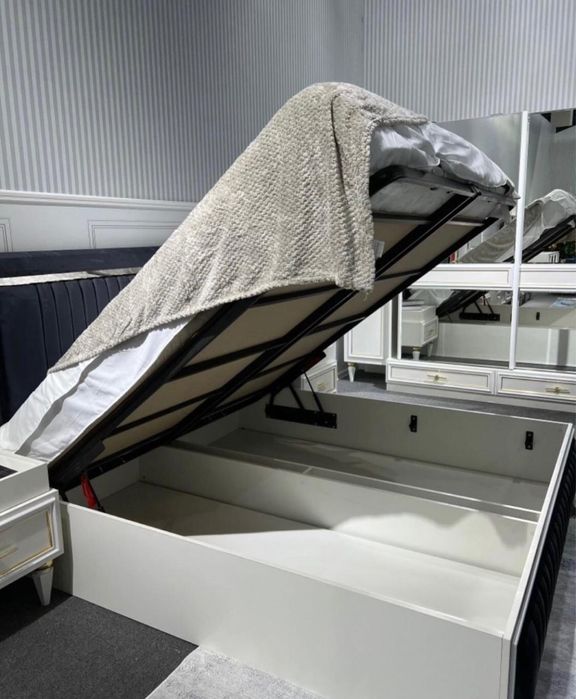 Продам спальный гарнитур