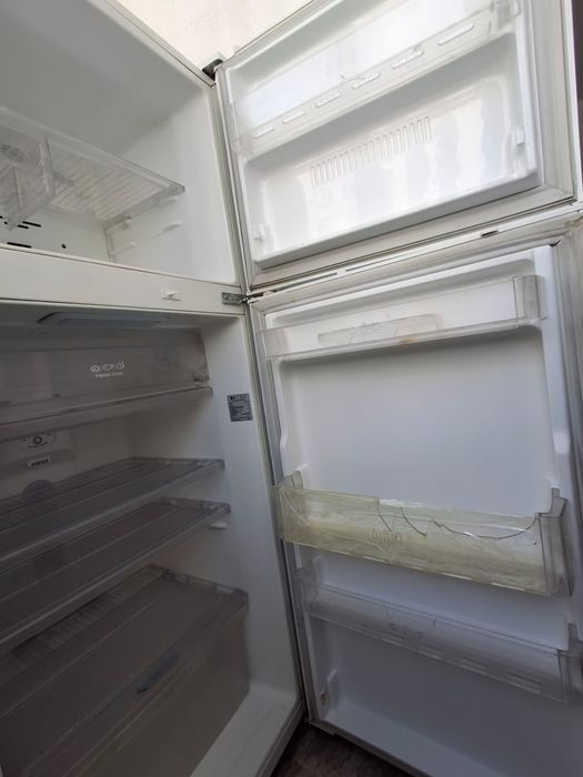 Холодильник LG.