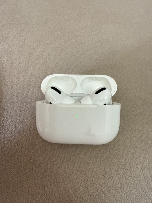 AirPods pro 1.