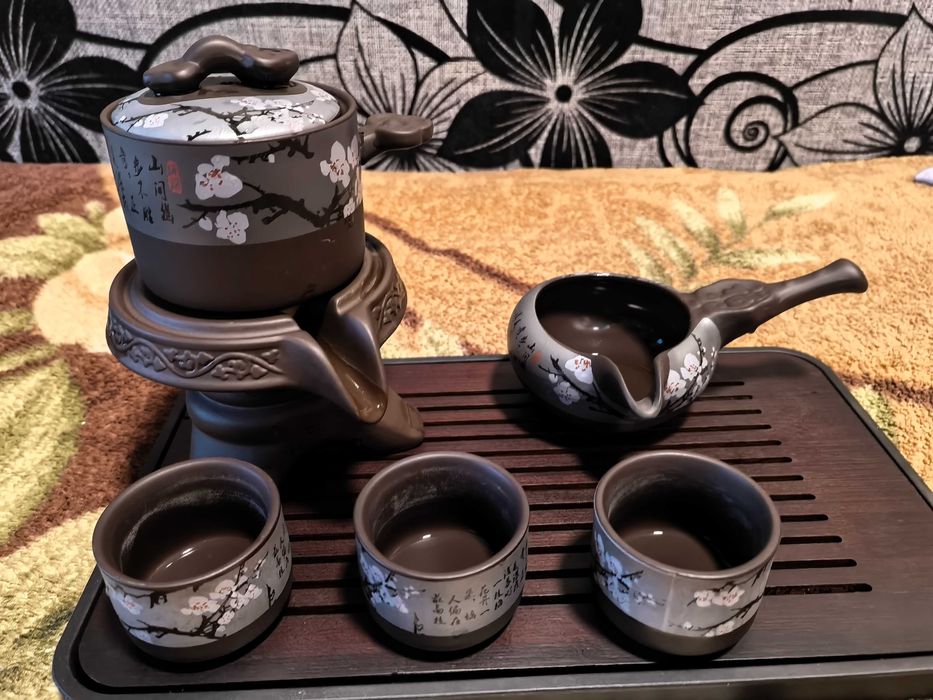 Продам сервиз для чайной церемонии.