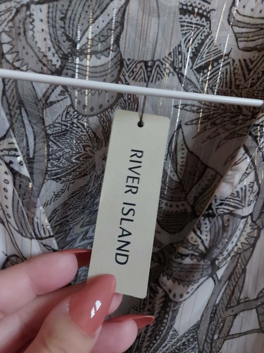 Rochie nouă cu umeri decupați River Island, mărimea 32