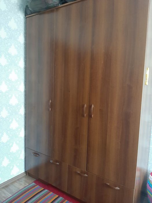 Шкаф для одежды, стол