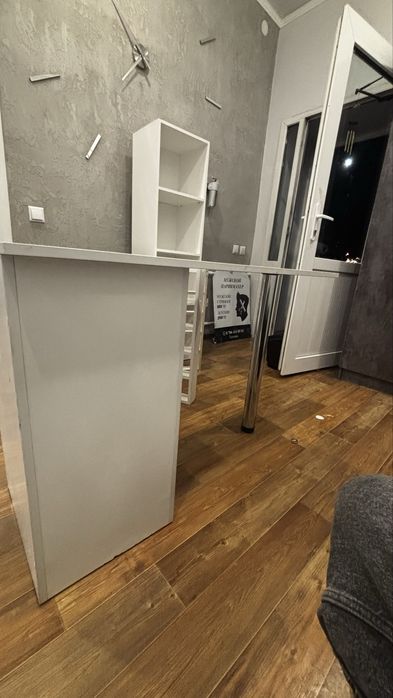 Продаю маникюрный стол