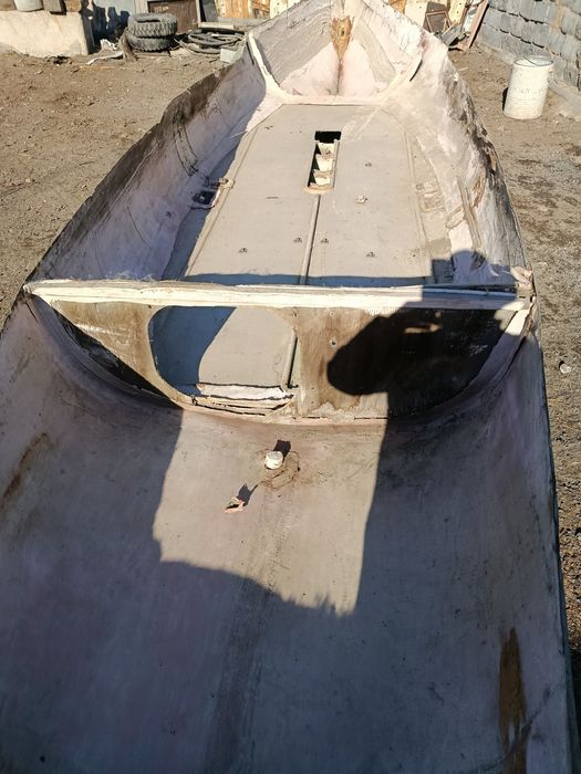 Лодка  для промысловой рыбалки (бреднем)