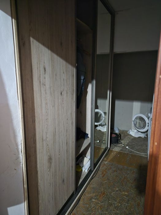 Шкаф-купе. Диван