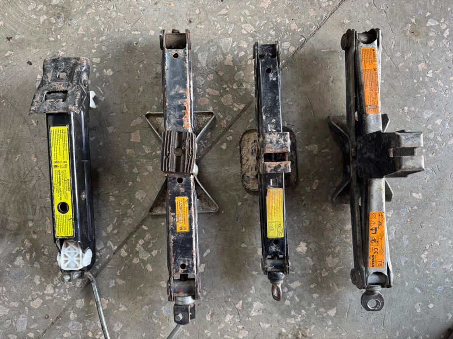 Продам оригинал домкраты