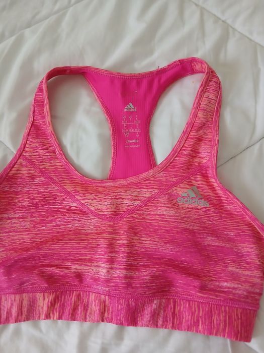 Bustiera Nike și Adidas