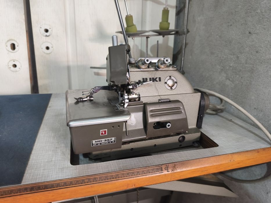 Професионална шевна машина Dürkopp Adler V720 и оверлог Juki MO357