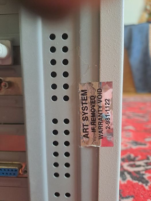 Ретро компютър Pentium с монитор  и тонколони