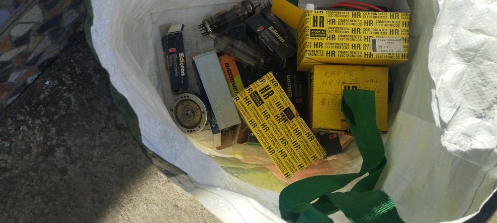 Diferite piese televizoare pentru cei interesați