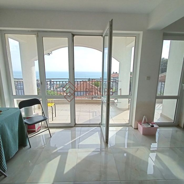 Продава се Тристаен апартамент в Балчик - 108 кв.м за 1181 €/кв.м - Снимка #4