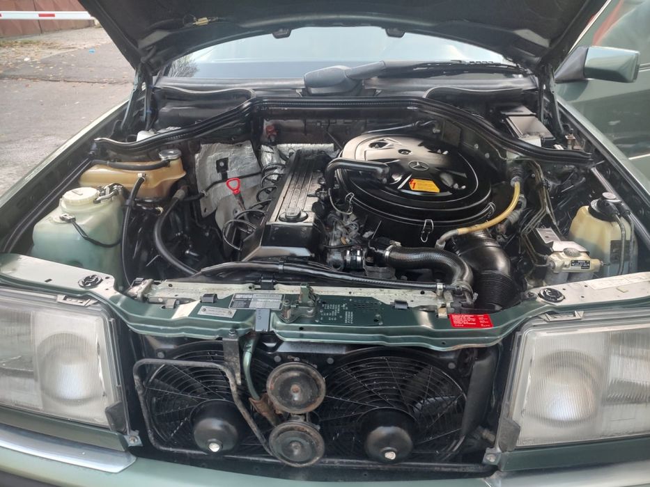 Mercedes W 124 300 TE 4 MATIC Retromobil