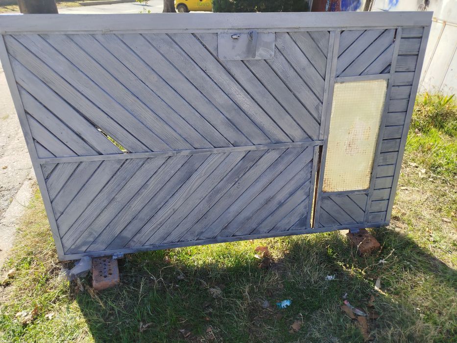 гаражна врата с рамка