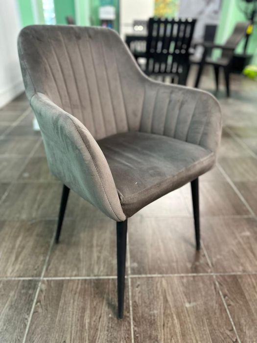 Продам новые стулья