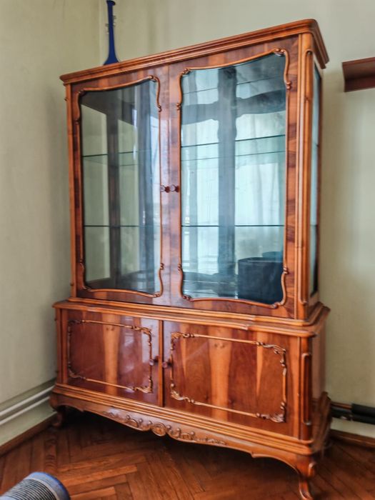 Vand vitrina din setul de mobilier Madrigal