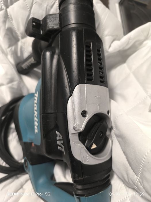 Перфоратор MAKITA HR3210C
