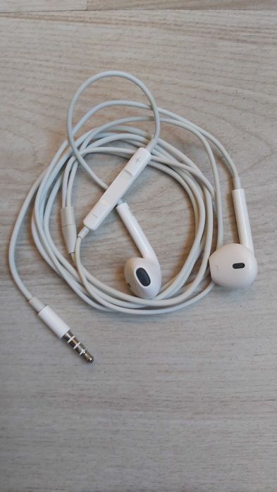 Vand 2 perechi casti gen Iphone,microfon,jack 3,5 mm si casti 2,5 mm