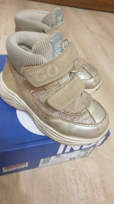 Продам детскую обувь