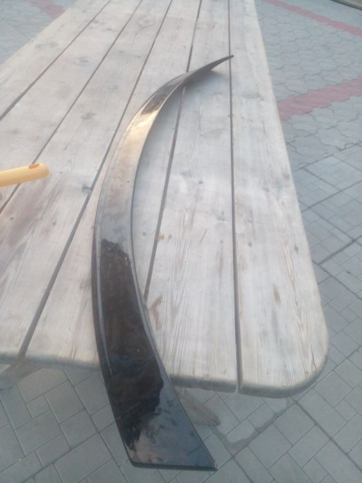 Споилер пластиковыи
