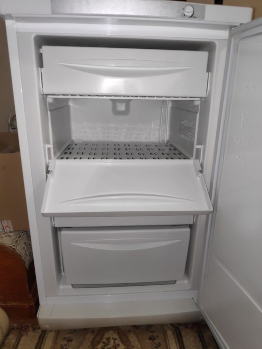 Морозильник Indesit SFR-1000
