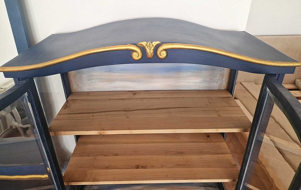 Set Vintage – Comodă, Oglindă și Vitrină cu Sticlă de Cristal