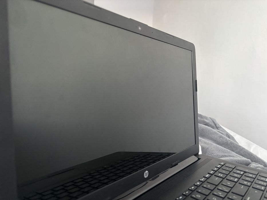 Laptop HP model 15-da0195nq