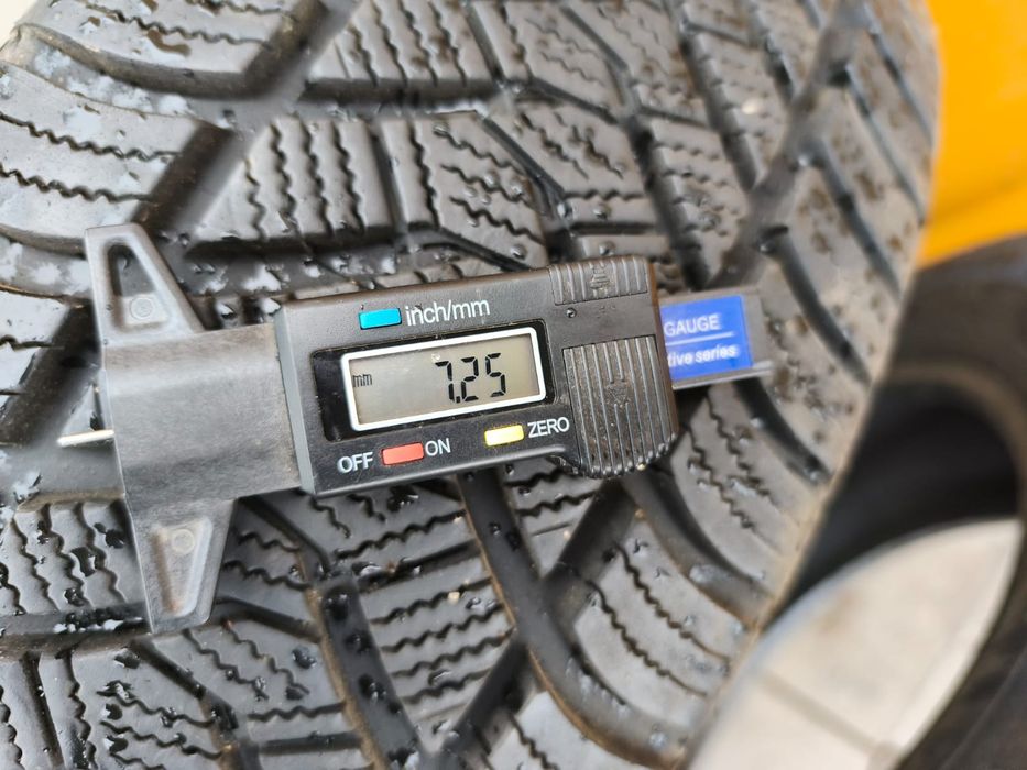 2 bucăți anvelope iarna 215 / 65/15