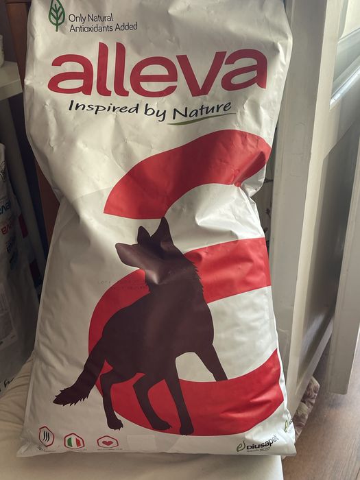 Продам корм для маленьких собачек .