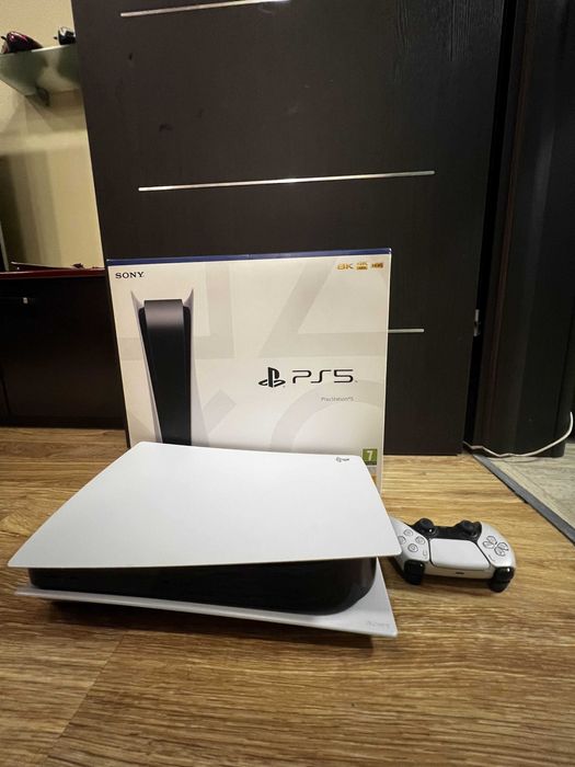 Vând Playstation 5 Standard Edition [cu disc]