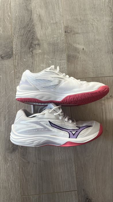 Adidasi Mizuno marimea 34,5