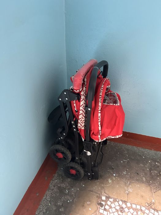 Коляска легкая удобная