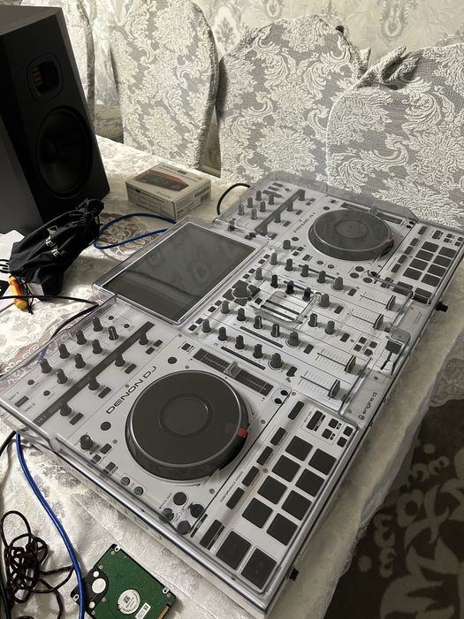 Denon prime 4+ .