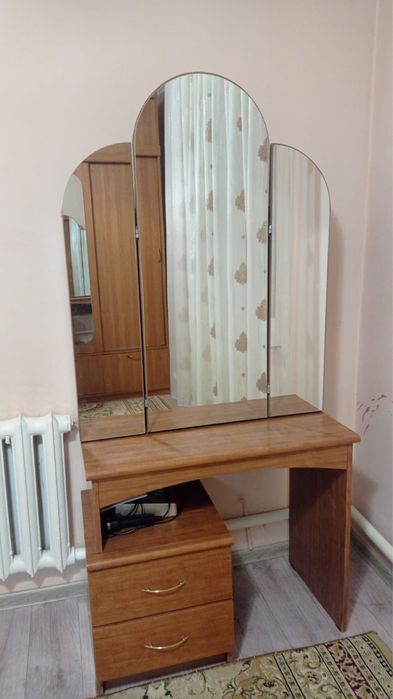 Шкаф и трюмо. Торг есть