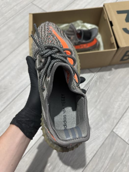 Adidas Yeezy Boost 350 V2 Carbon Beluga – Noi, în cutie
