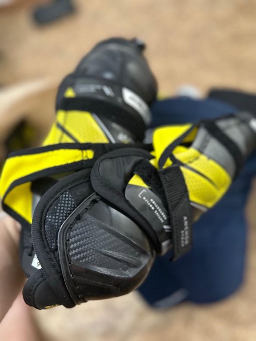 Продается хокейная экипировка Bauer