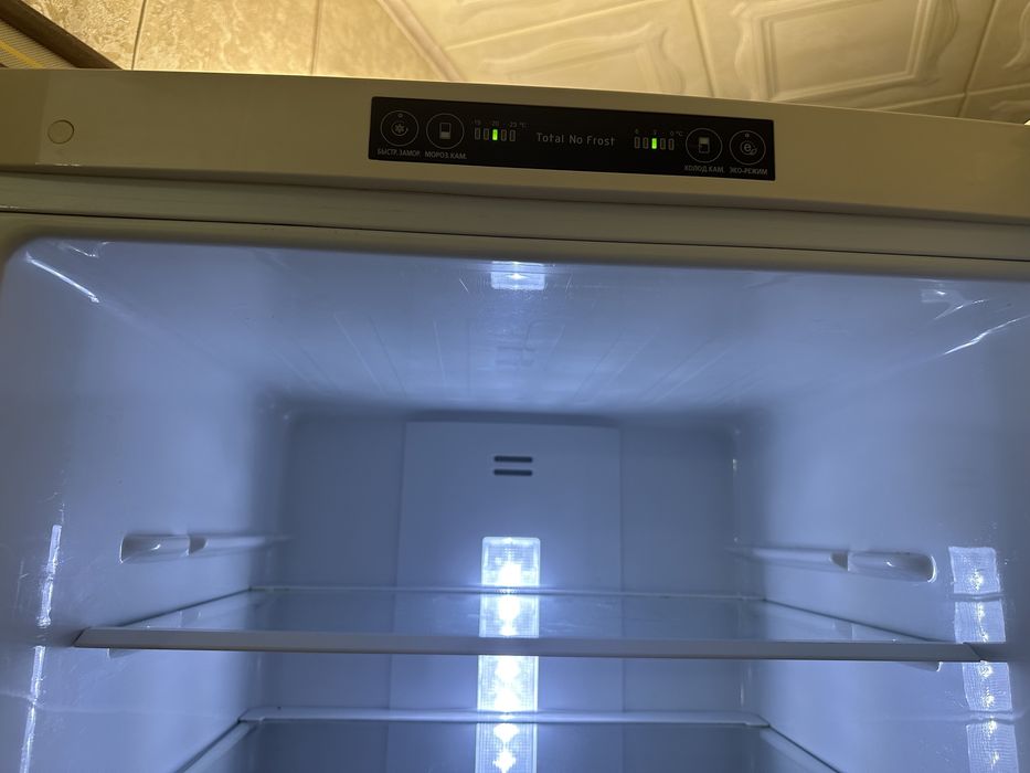 Холодильник LG бежевый