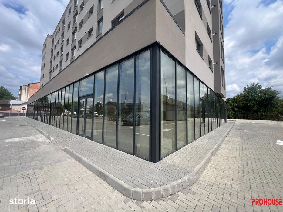 Spațiu comercial modern 155 mp, la cheie, cu două intră