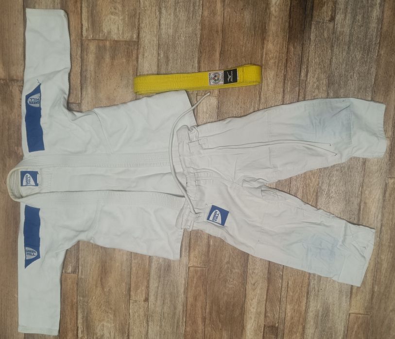 Продам кимоно для спорта дзюдо