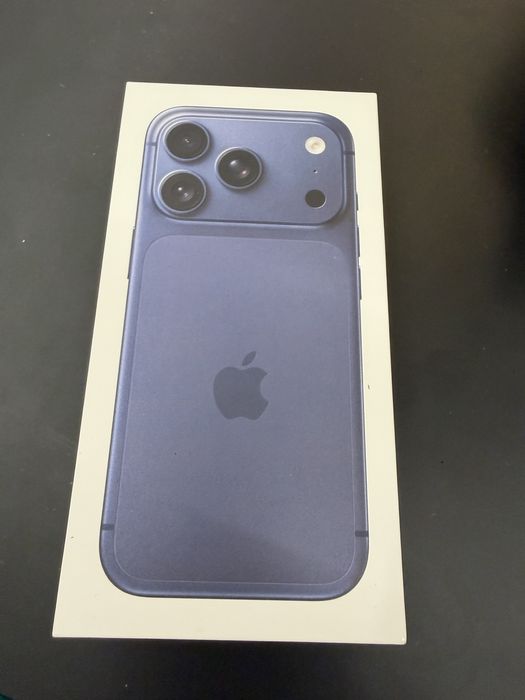 I phone 17 pro deep blue