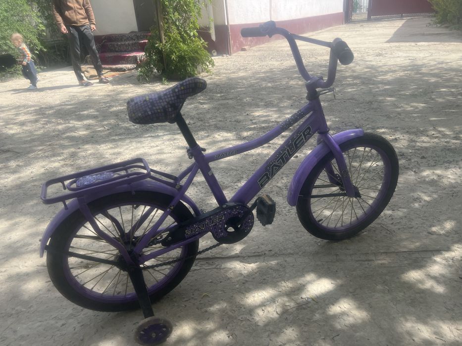 Велосипед.  8 или 9 лет ребенка.