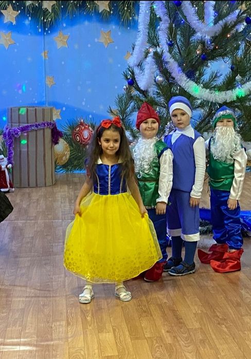 Разкошна рокля на Снежанка + подарък Диадема с панделка