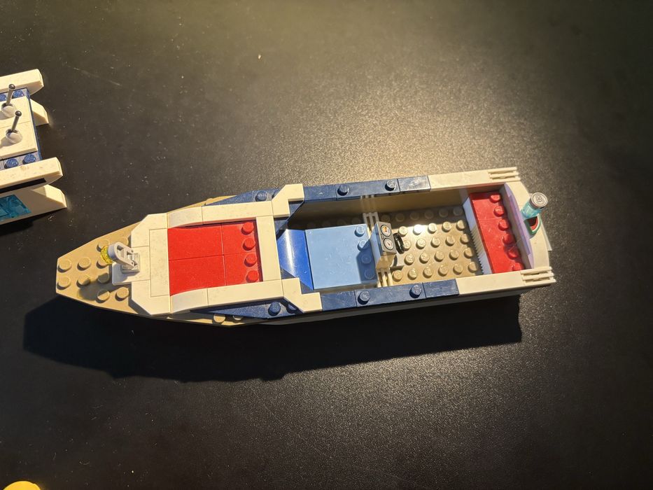LEGO City 60221- Iahtul de lux