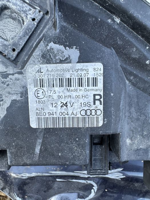 Audi 4 десен  фар 2005-07