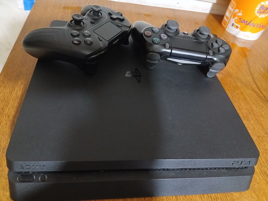 Ps 4 slim cu 2 manete si fifa 2022