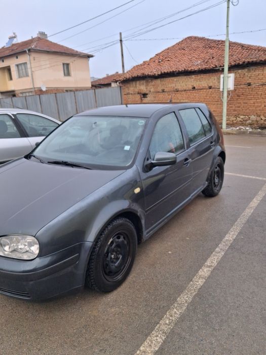 Продавасе vw golf 4