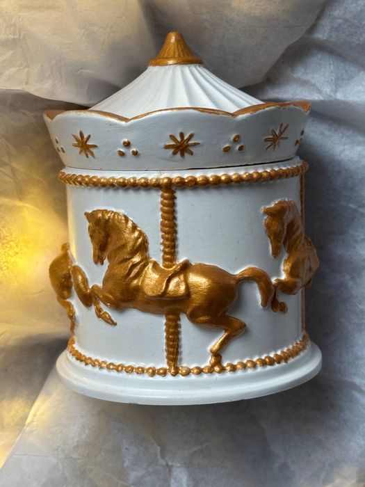 Свеча в кашпо из гипса