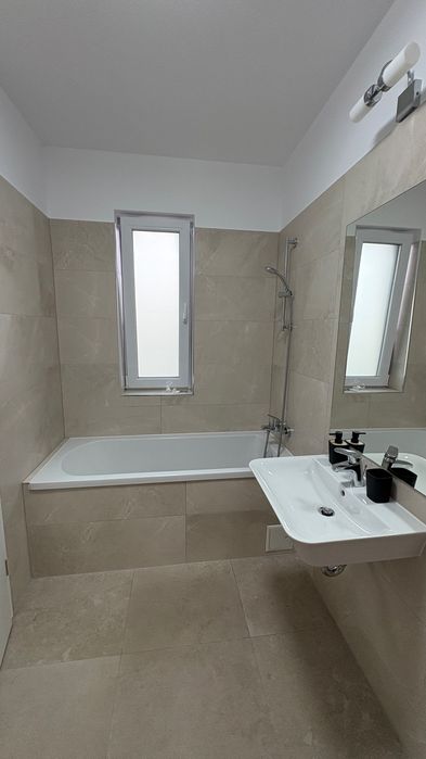 Închiriez apartament 3 camere RADSOR Râșnov
