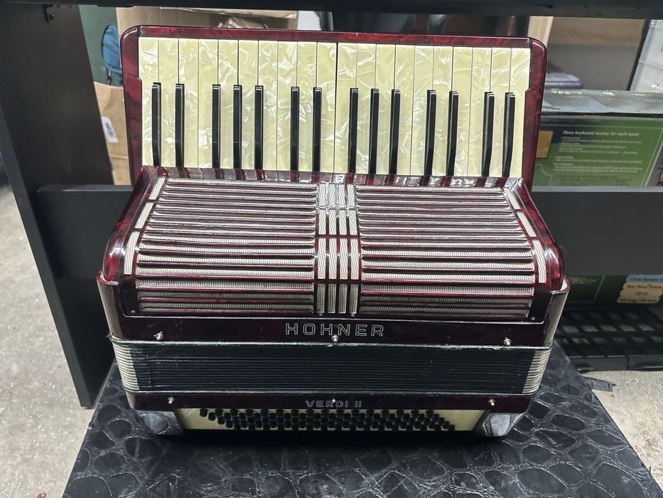 Acordeon Hohner Verdi 2 cu 80 de basi in vergea